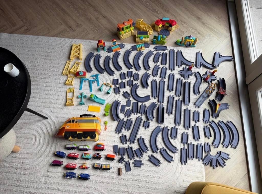 Chuggington set treintjes met div. stations en 37 treintjes, Ophalen of Verzenden, Gebruikt