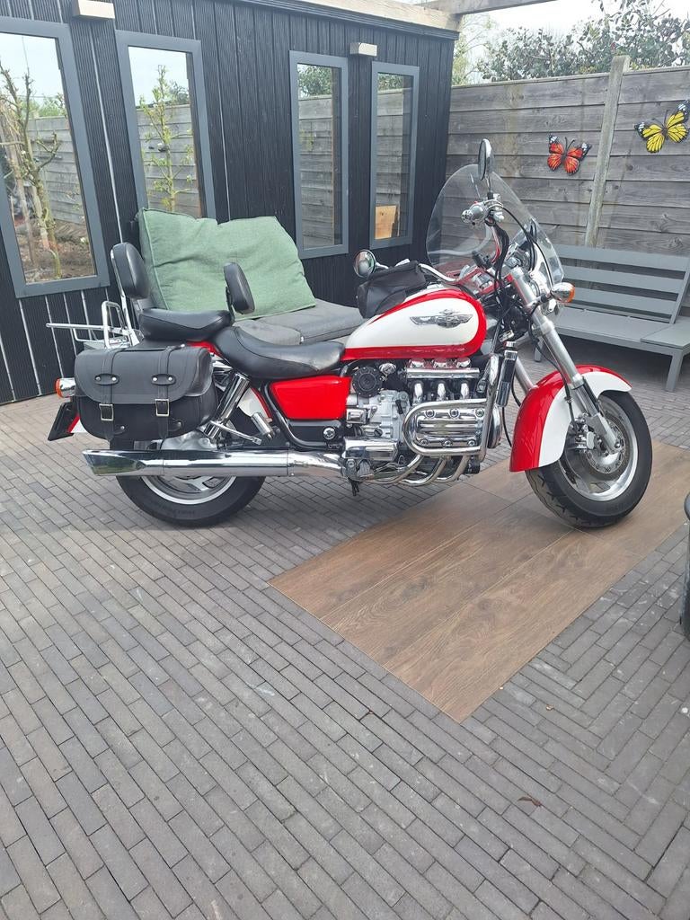 Honda Valkyrie: Krachtige Zescilinder met Hoog Koppel, Particulier, Toermotor
