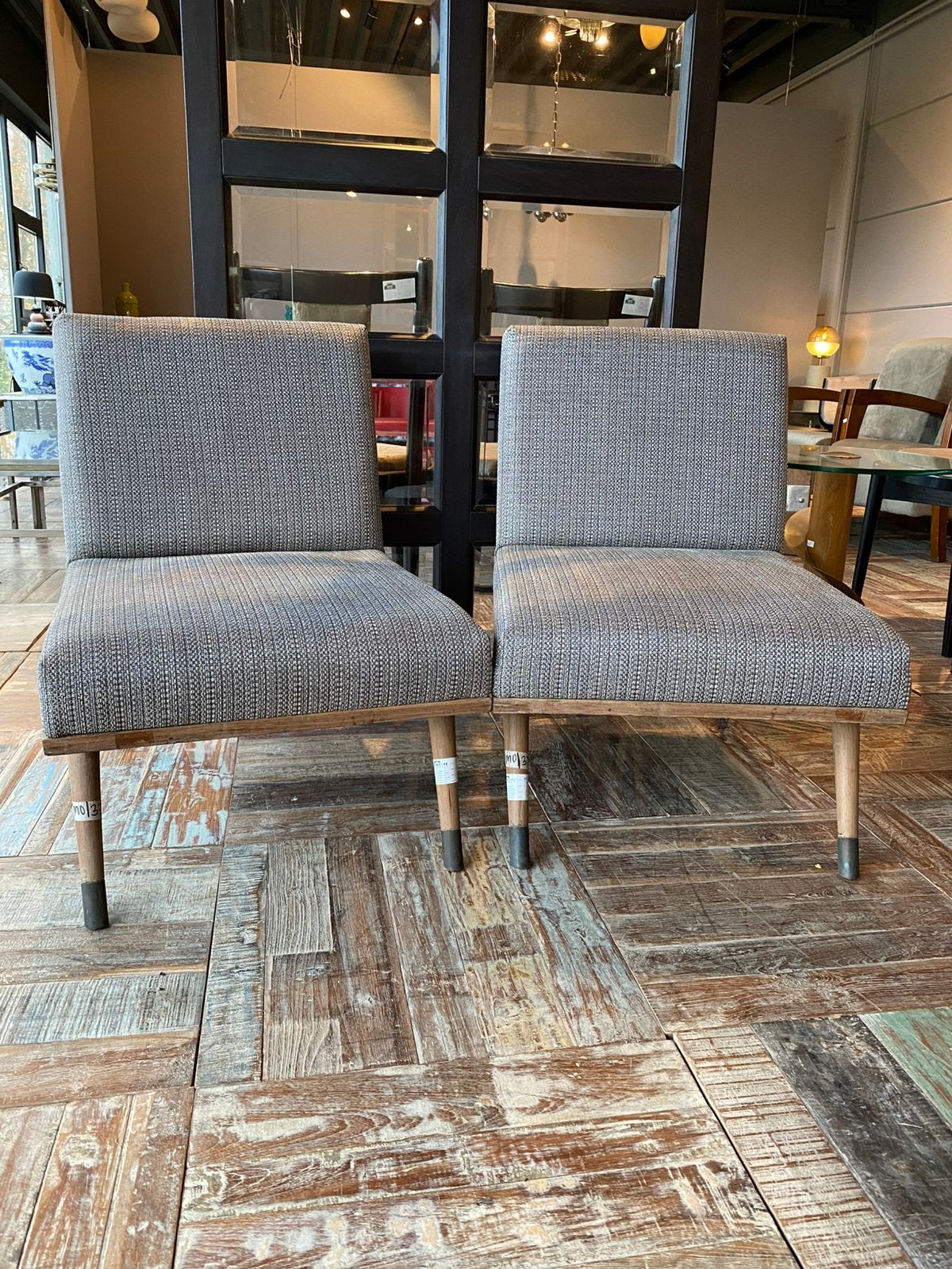 Vintage grijze stoelen met teakhouten frame, Minder dan 75 cm, Ophalen of Verzenden, Zo goed als nieuw, Stof