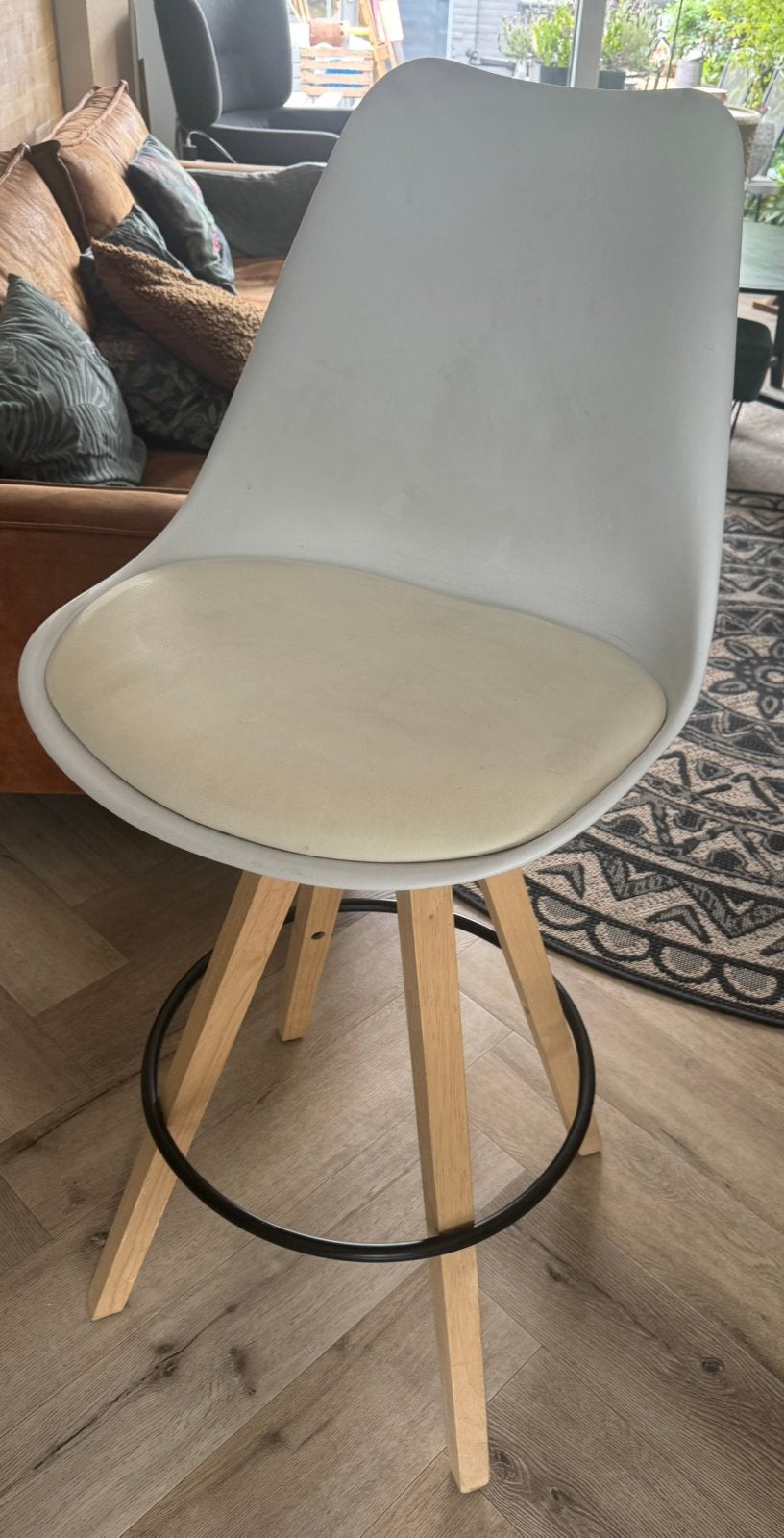 Barkruk  Verdal (Leen Bakker) prijs is voor alle 4, Ophalen, Gebruikt, Kunststof, 60 tot 90 cm