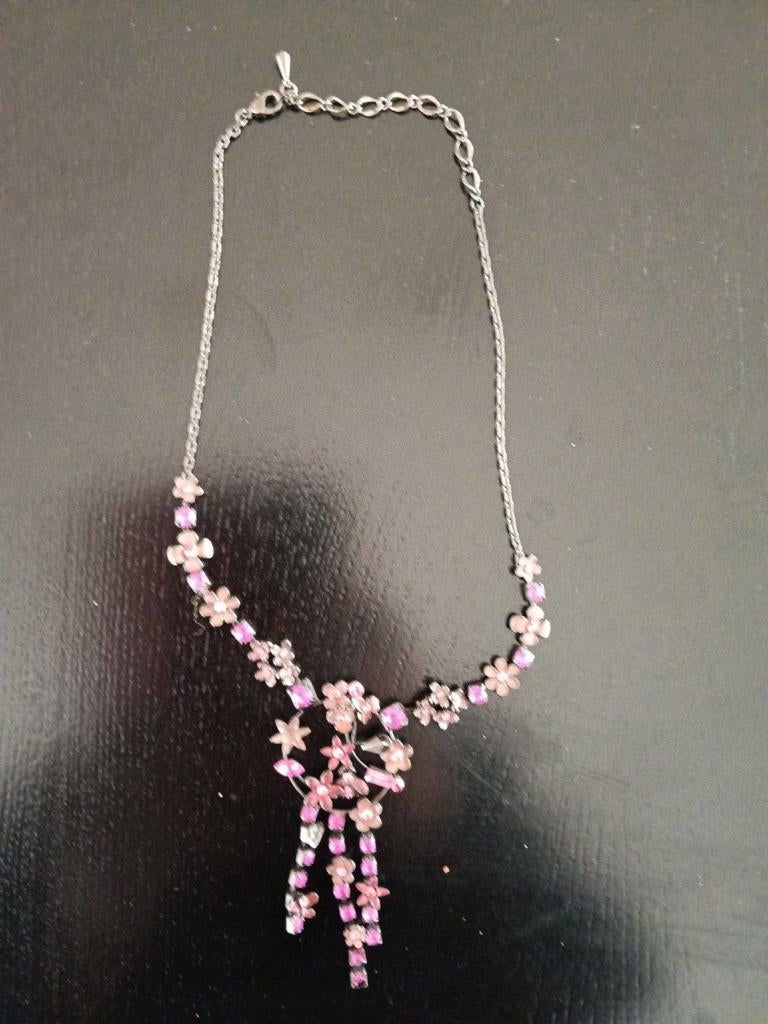 Elegante ketting met roze en paarse steentjes, Overige materialen, Ophalen of Verzenden, Roze, Verstelbaar