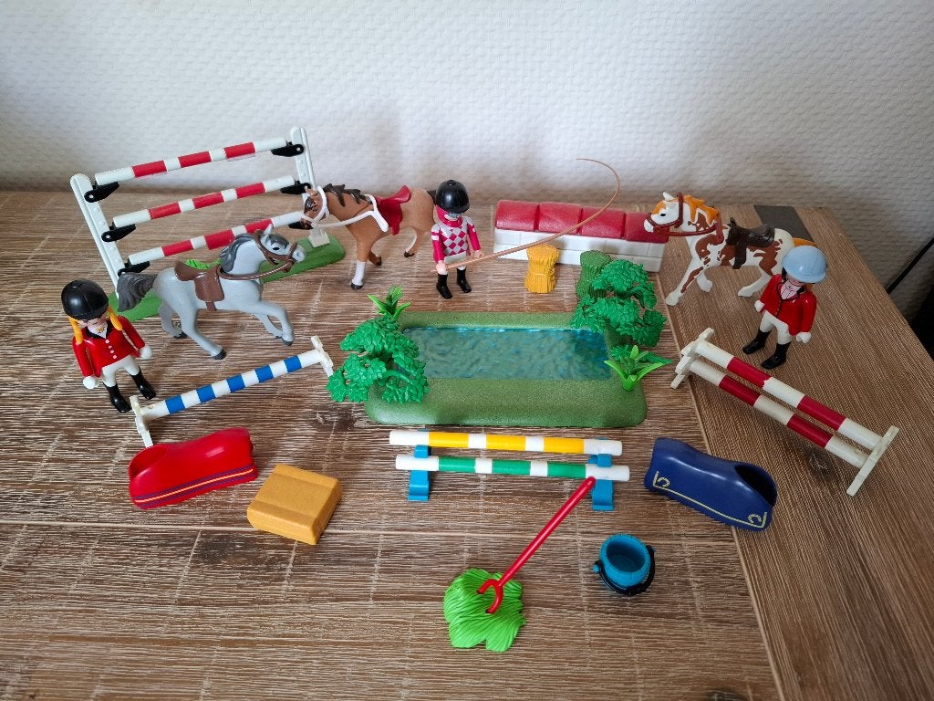 Playmobil paarden spring set met 3 paarden en 3 ruiters, Ophalen of Verzenden, Zo goed als nieuw