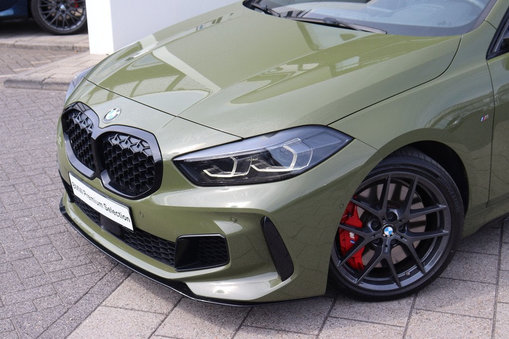 BMW 1 Serie M135i xDrive Automaat / Panoramadak / Comfort Ac, Auto's, BMW, 1998 cc, Gebruikt, Zwart, 4 cilinders