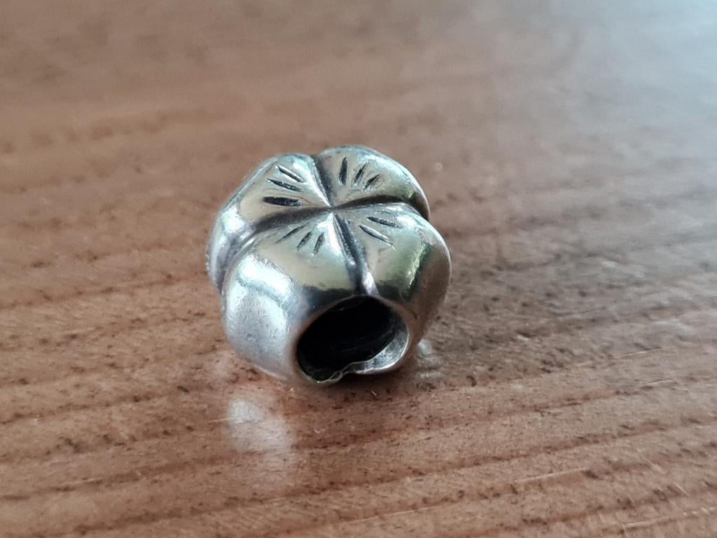 Pandora bedel zilver klavertje 4, Pandora, Ophalen of Verzenden, Zo goed als nieuw, 1 bedel