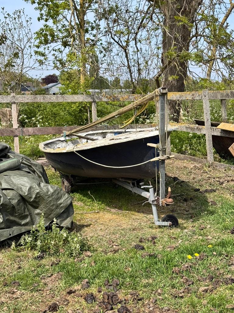 Stern zeilboot 2-persoons met zwaard en trailer - Opknapper, Watersport en Boten, Ophalen, Gebruikt