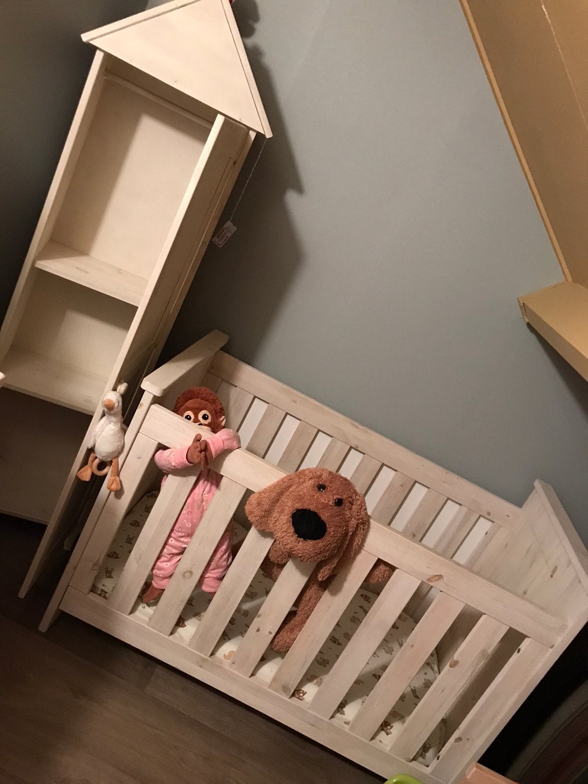 Kinderbedje/Ledikant ledikantje en kast €70,00, Kinderen en Baby's, Kinderkamer | Complete kinderkamers, Ophalen, Zo goed als nieuw