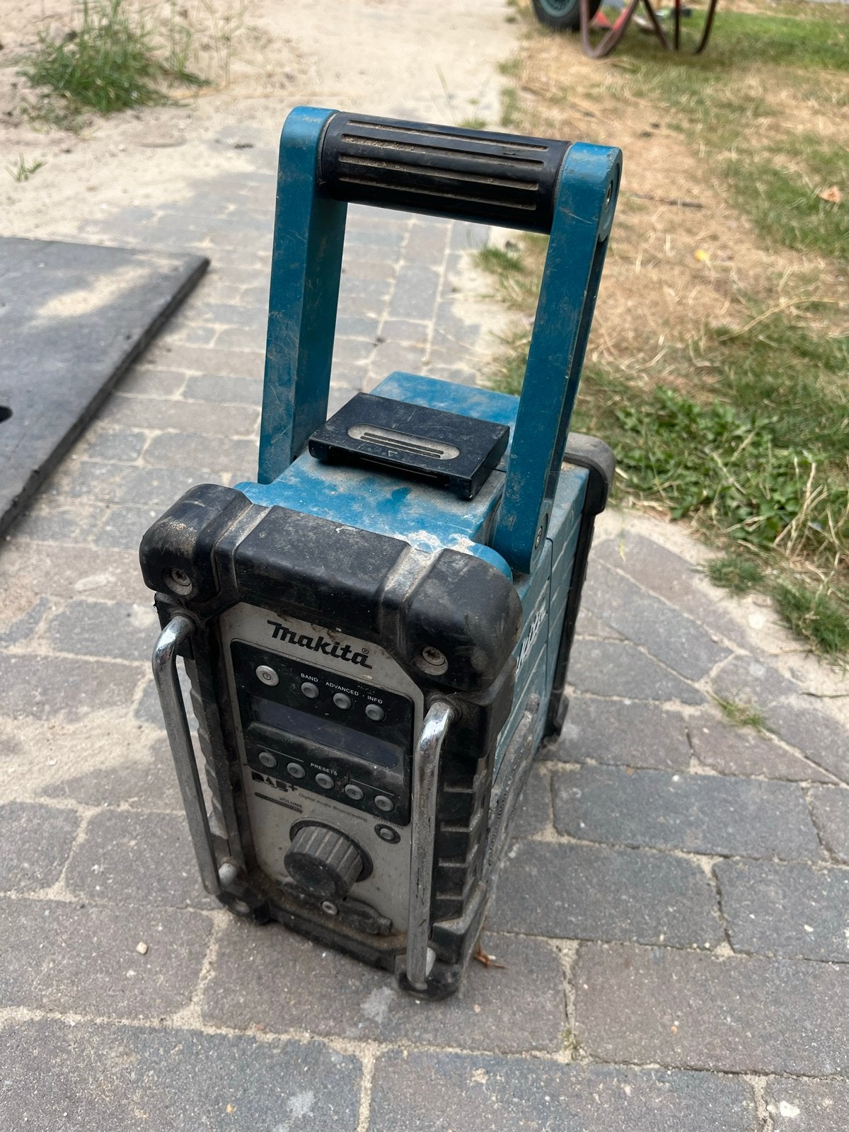 Makita DMR110 Bouwradio (zonder accu/antenne), Audio, Tv en Foto, Radio's, Gebruikt, Bouwradio, Ophalen