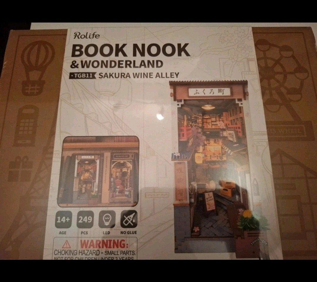 Rolife Book Nook & Wonderland - Sakura Wine Alley, Ophalen, Nieuw, Groter dan 1:35, Diorama