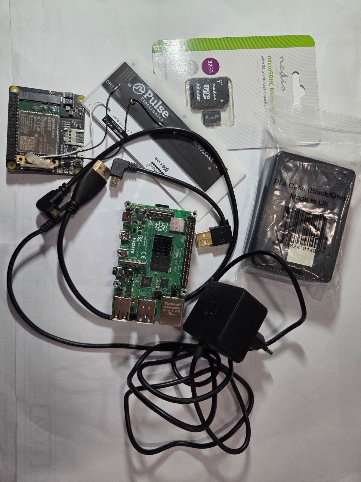Raspberry Pi 4 Model B met accessoires, 2 tot 3 Ghz, Broadcom BCM2711, 32 GB (microSD), Ophalen of Verzenden