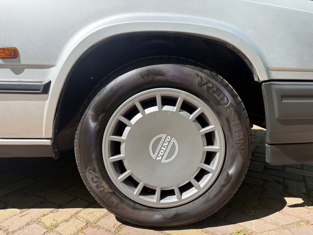 Volvo 745 In prima staat, airco,4 nieuwe banden, onderhoudsh, foto 9