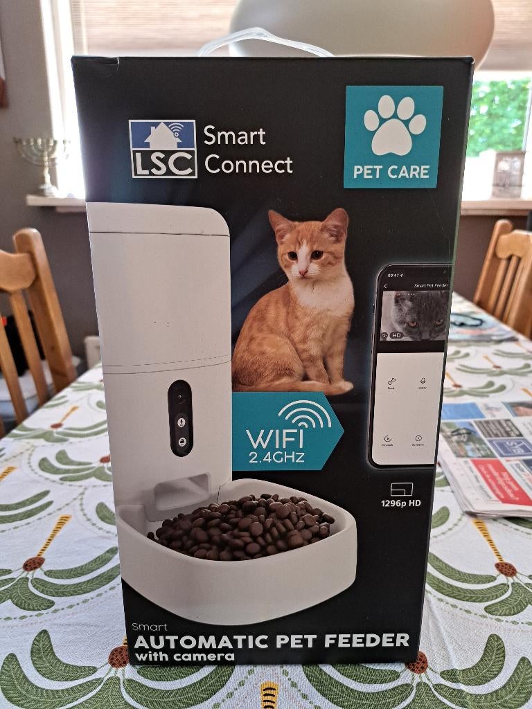 Pet feeder, Ophalen, Zo goed als nieuw
