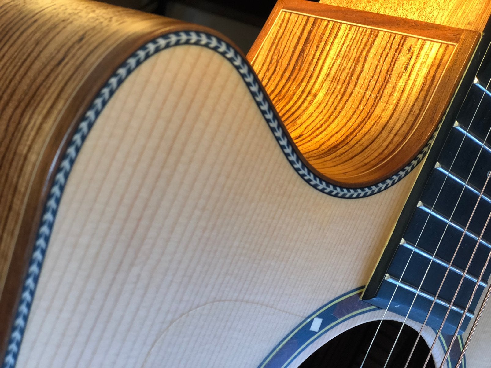 Top Gitaar ! Dowina Marus een instrument met Ziel & Koffer., Ophalen of Verzenden, Zo goed als nieuw, Western- of Steelstringgitaar