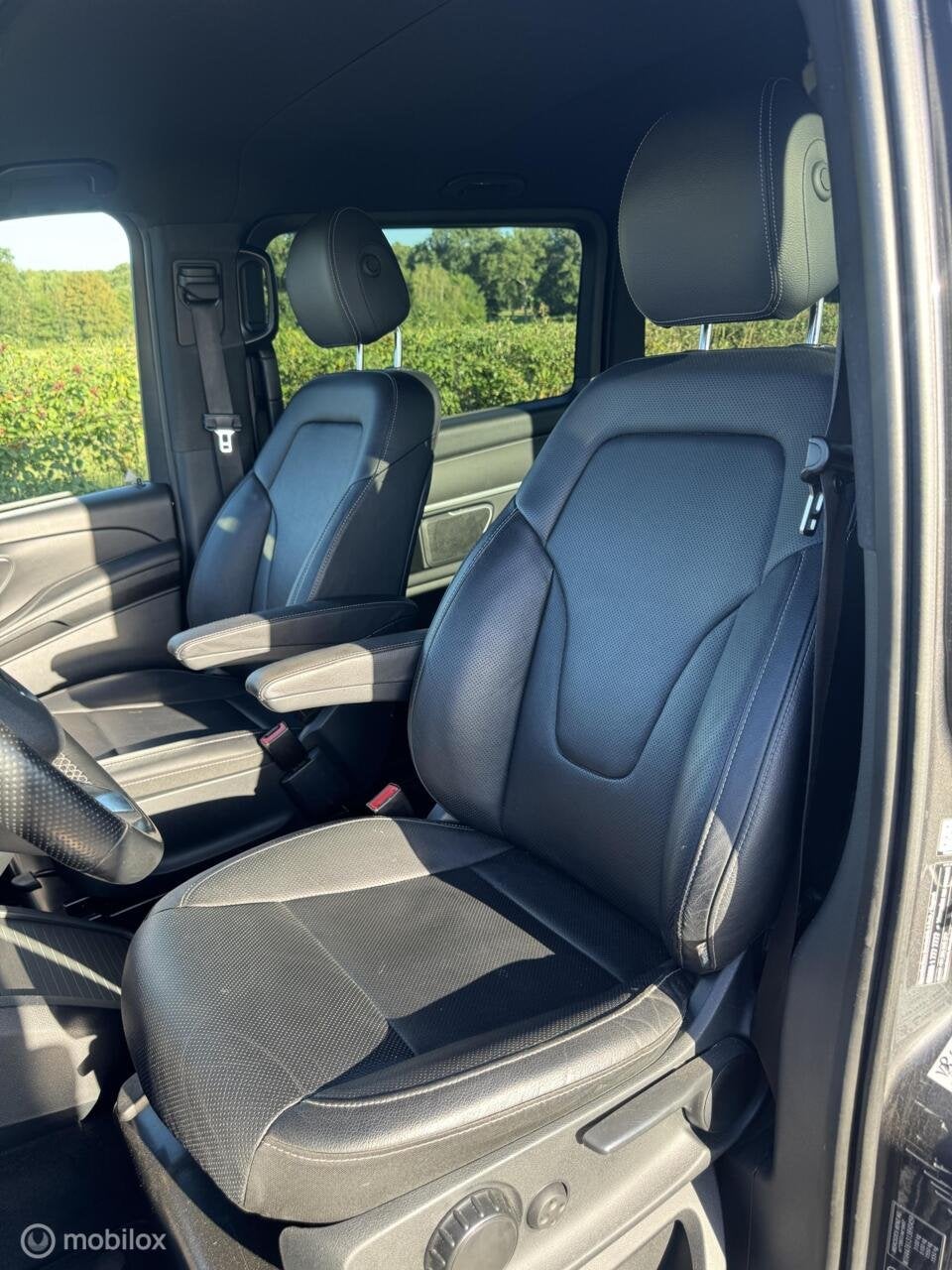 Foto 25 van Mercedes V-klasse 250d 9G Lang Amg burmester led 19'' 360cam
