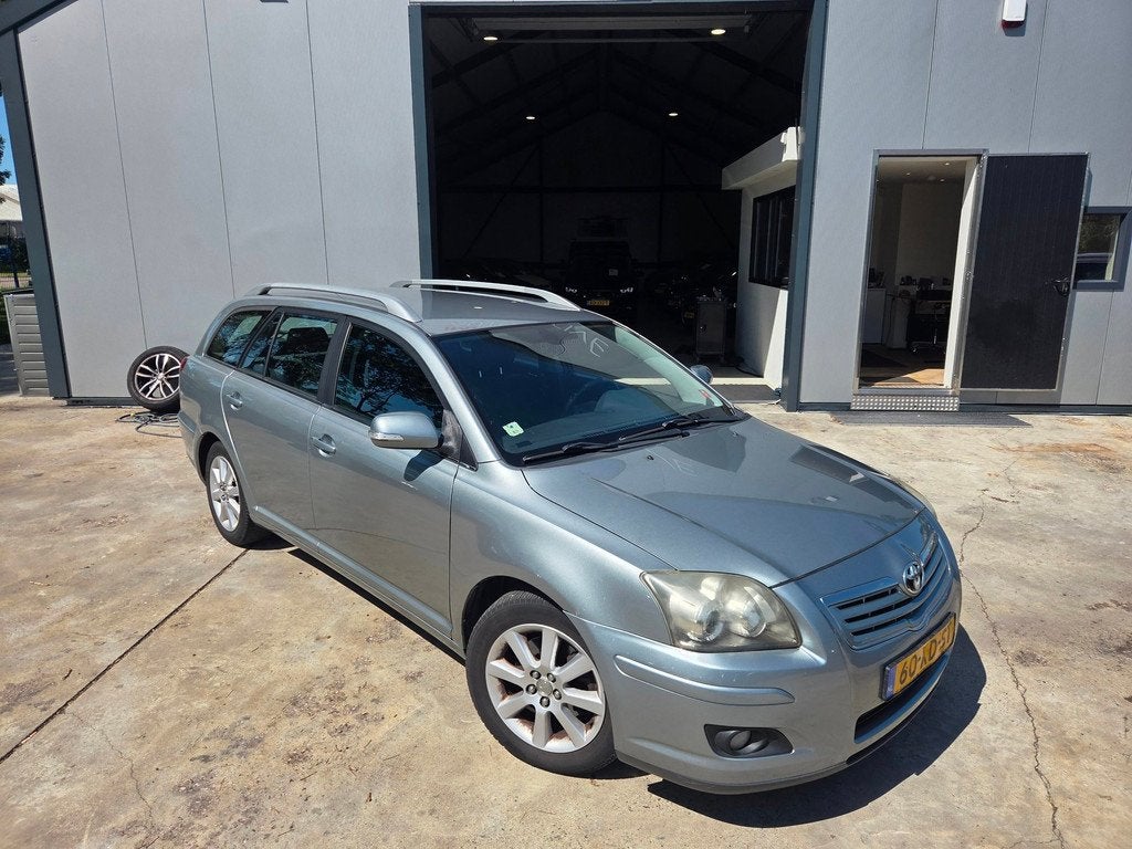 Toyota Avensis Wagon 2.0 D-4D-F Luna, Auto's, Toyota, 1998 cc, 4 cilinders, Origineel Nederlands, Euro 4