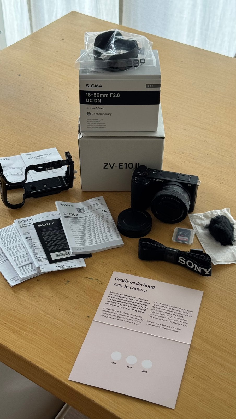 Sony ZV-E10 II + Sigma 18-50mm + Small Rig + SD— als nieuw, Audio, Tv en Foto, Videocamera's Digitaal, 20x of meer, Ophalen of Verzenden
