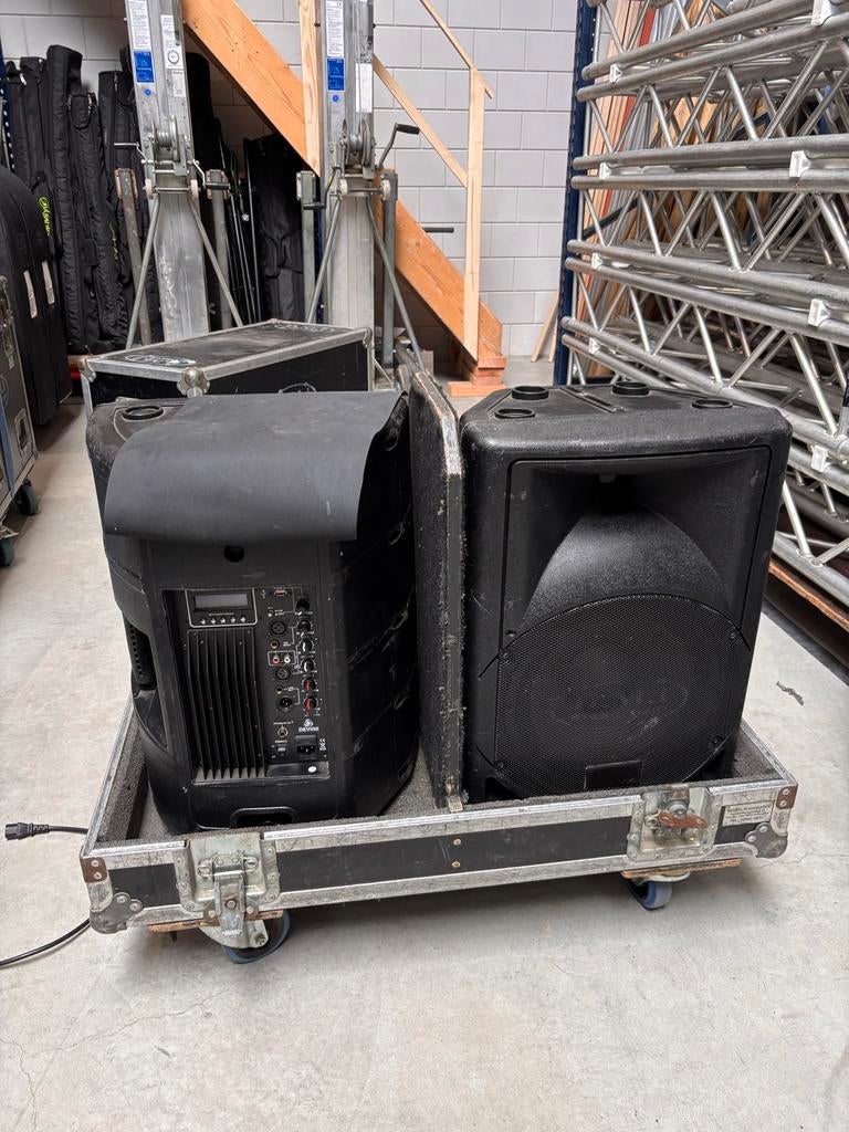 Devine Artis 12A actieve luidsprekers in flightcase, Ophalen, Gebruikt, Minder dan 500 watt, P.A.