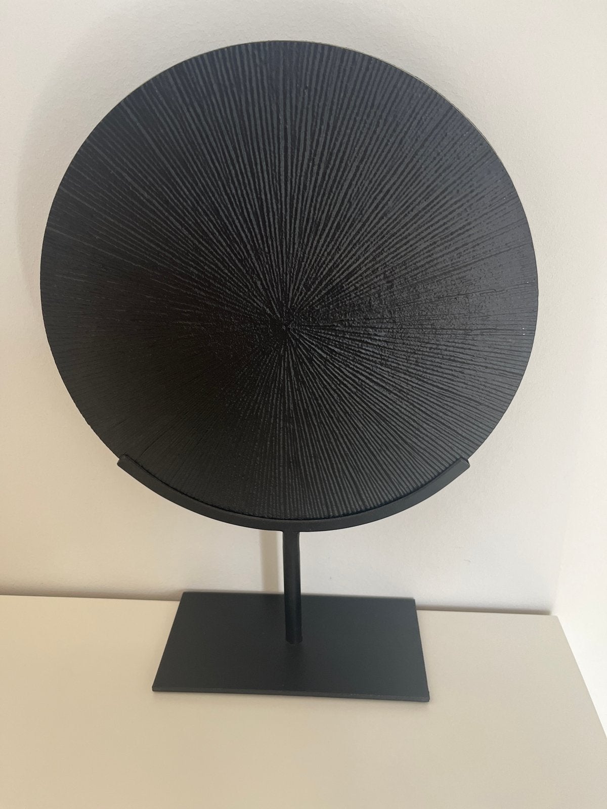 Zwart decoratief object op standaard - 30cm, Ophalen, Zwart, Zo goed als nieuw, Metaal