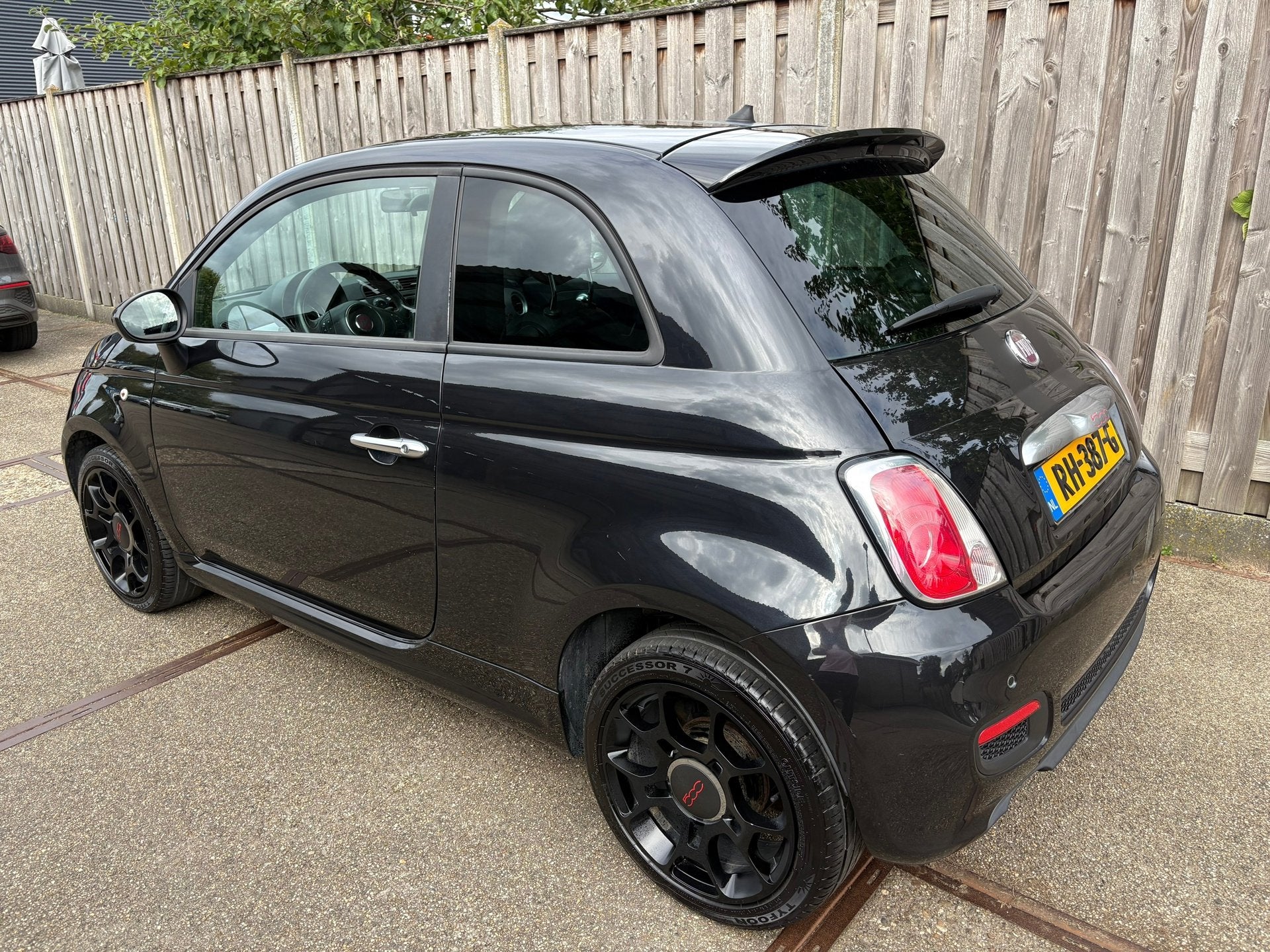 Fiat 500 1.2 Lounge PARKEERSENSOREN/ AIRCO/ DIGITAL DASH, Auto's, Voorwielaandrijving, Gebruikt, 840 kg, Zwart