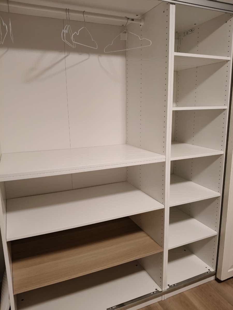 Witte kledingkast met schuifdeuren en lichte kras, Ophalen, Gebruikt, 200 cm of meer, 200 cm of meer