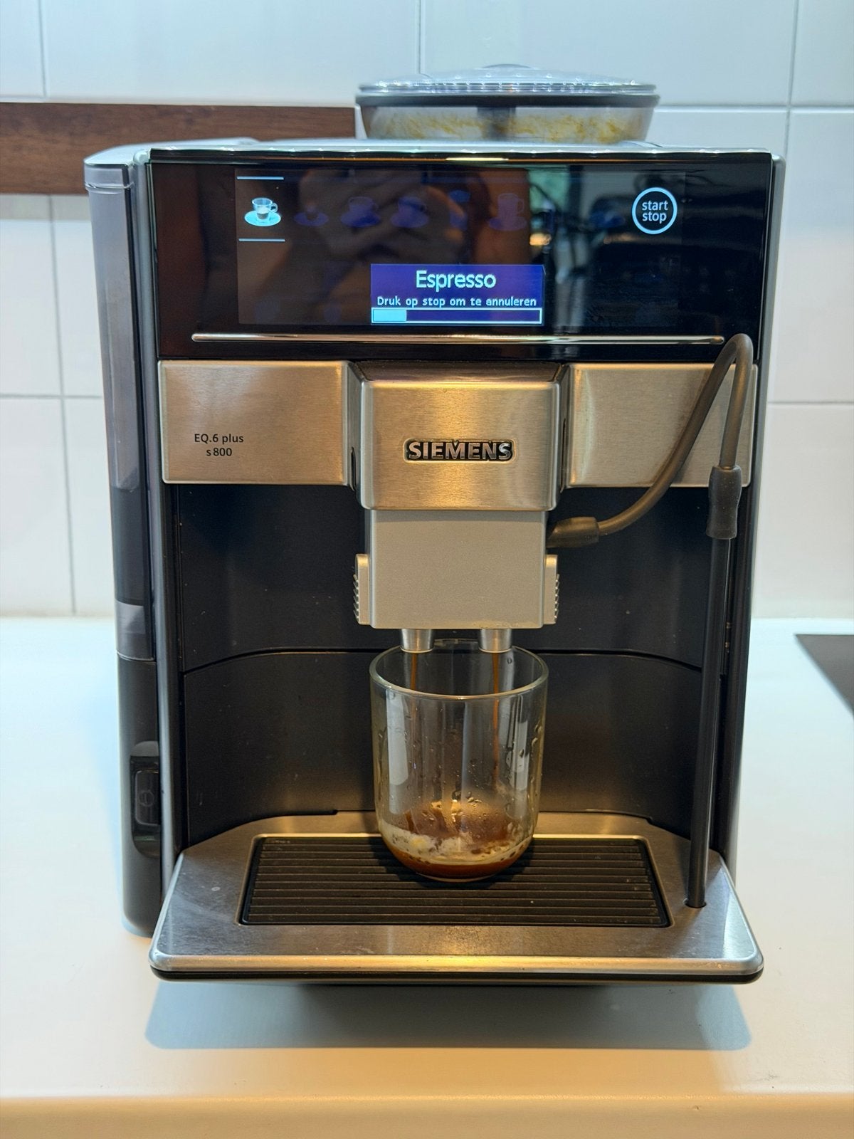 Siemens EQ.6 plus s800 volautomatische espressomachine, Afneembaar waterreservoir, Gebruikt, Espresso apparaat, 2 tot 4 kopjes