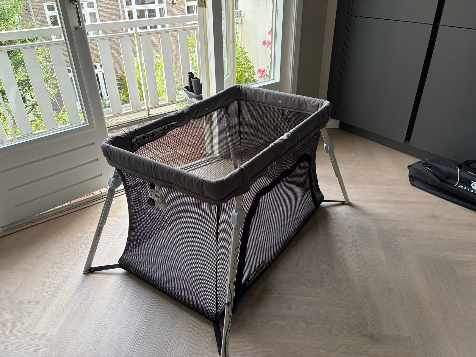 Guava Family Lotus Reisbedje / Travel Bed - Good Staat, Kinderen en Baby's, Ophalen, Zo goed als nieuw, Reisbedje