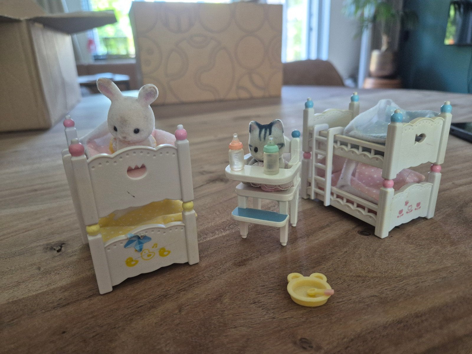 set sylvanian baby hoogslaper + kinderstoel, Ophalen of Verzenden, Zo goed als nieuw, Poppenhuis
