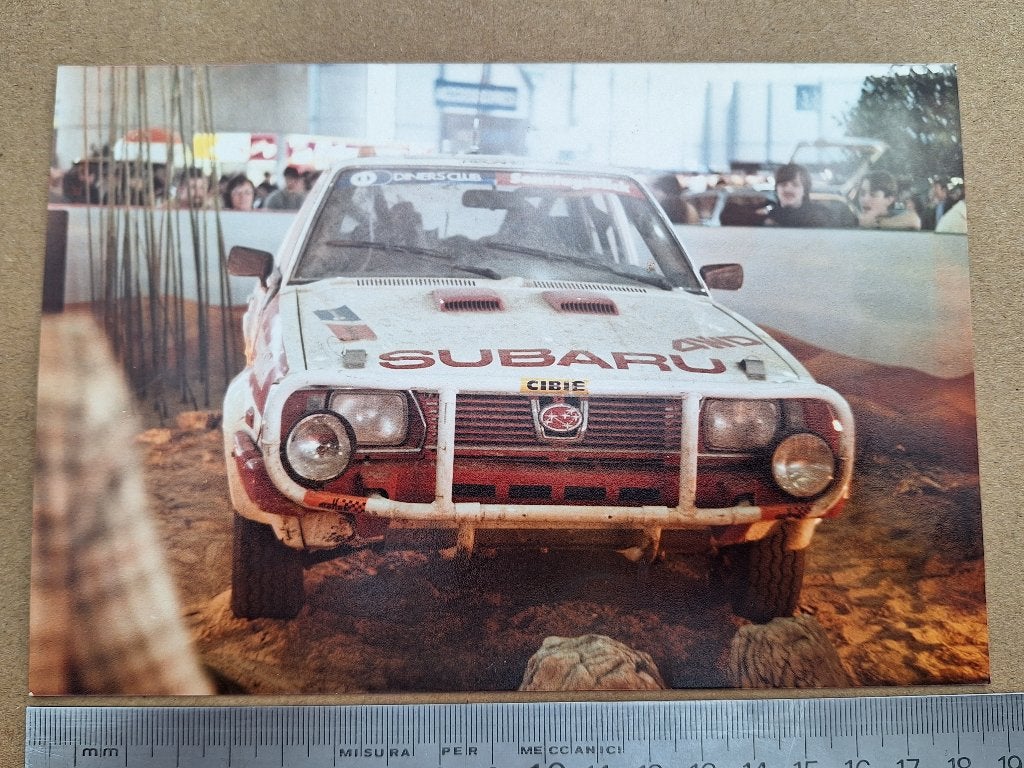 persfoto Subaru 1800 4WD 1982 Parijs Dakar Autorai 18x13 cm, Ophalen of Verzenden, Zo goed als nieuw, Overige merken