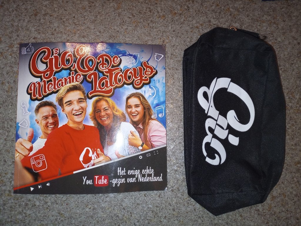 Gio Latooy boek en etui/toilettas, Ophalen of Verzenden, Nieuw, Boek, Tijdschrift of Artikel