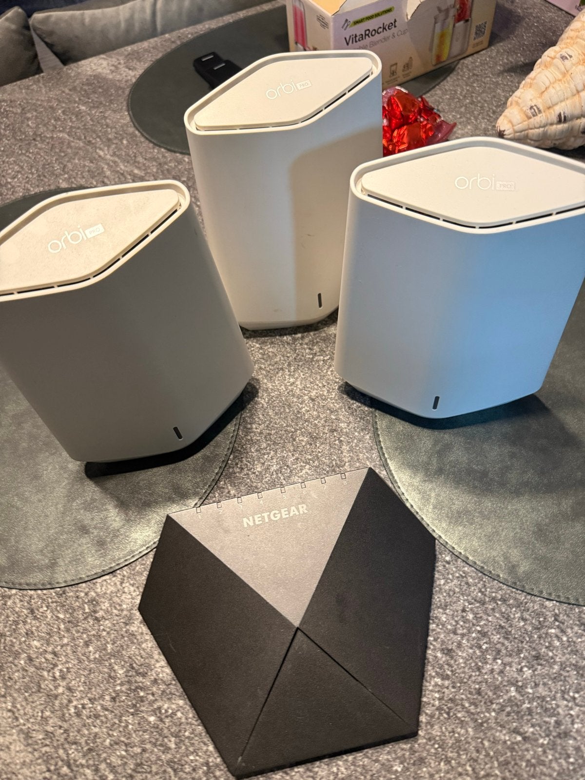 Netgear Orbi WiFi Systeem (3 Satellieten) en Netgear Switch, Ophalen, Gebruikt, Router met modem