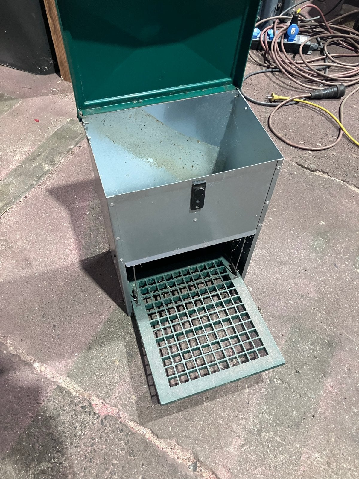 Feedomatic Voerbak kippen, Dieren en Toebehoren, Ophalen, Gebruikt