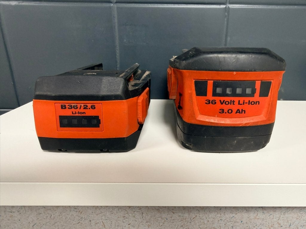 2x Hilti 36Volt Accu, Doe-het-zelf en Verbouw, Ophalen of Verzenden, Gebruikt, Minder dan 400 watt, Boor- en/of Breekhamer