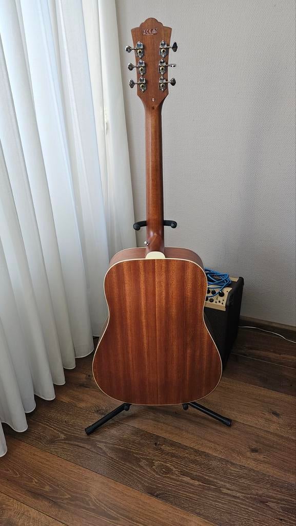 Te koop hele mooie zgan  Guild D240E semiakoestische gitaar., Muziek en Instrumenten, Ophalen, Zo goed als nieuw, Western- of Steelstringgitaar