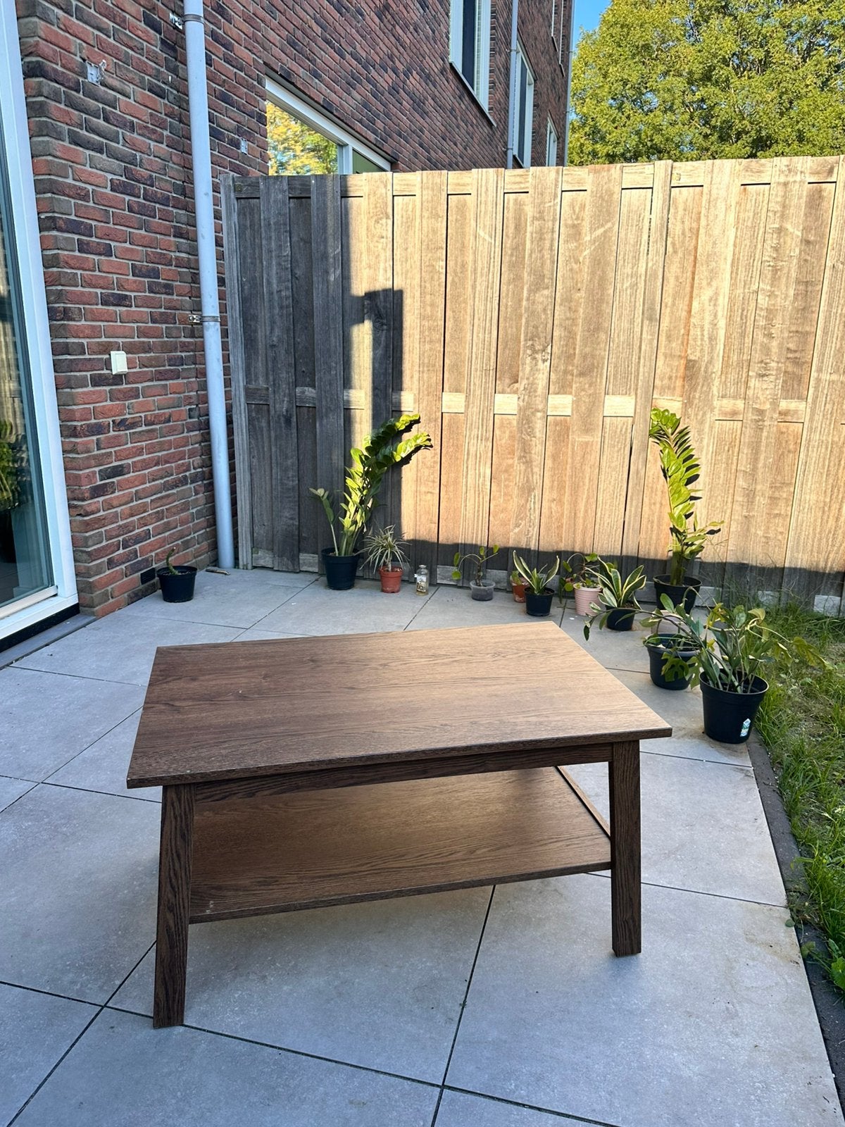 Donkerbruine salontafel met extra onderplank, Ophalen, 100 tot 150 cm, 50 tot 100 cm, Zo goed als nieuw