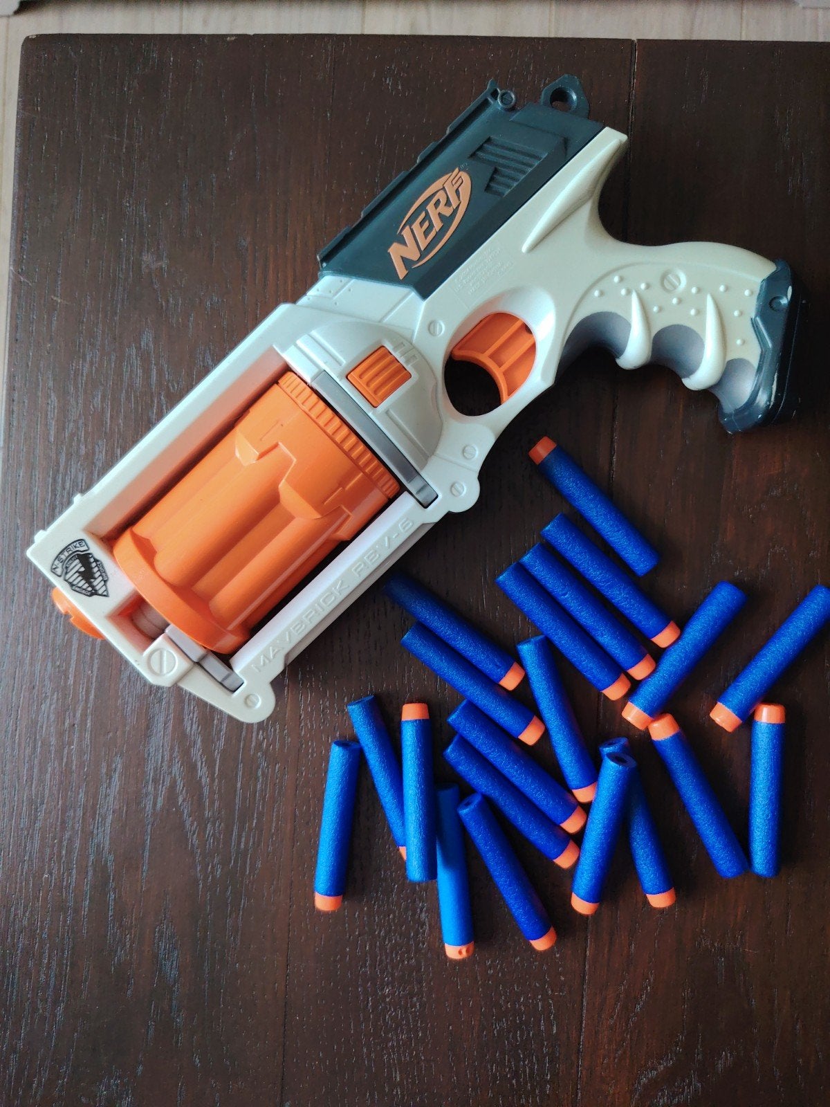 Nerf gun N-Strike Maverick Rev-6 met pijltjes, Ophalen of Verzenden, Gebruikt, Jongen of Meisje