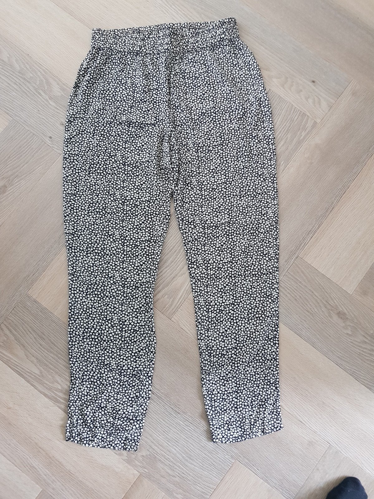 Hele leuke broek van het merk Jacqueline de Yong 
Merk: Jacq, Maat 38/40 (M), Zwart, Nieuw, Ophalen of Verzenden