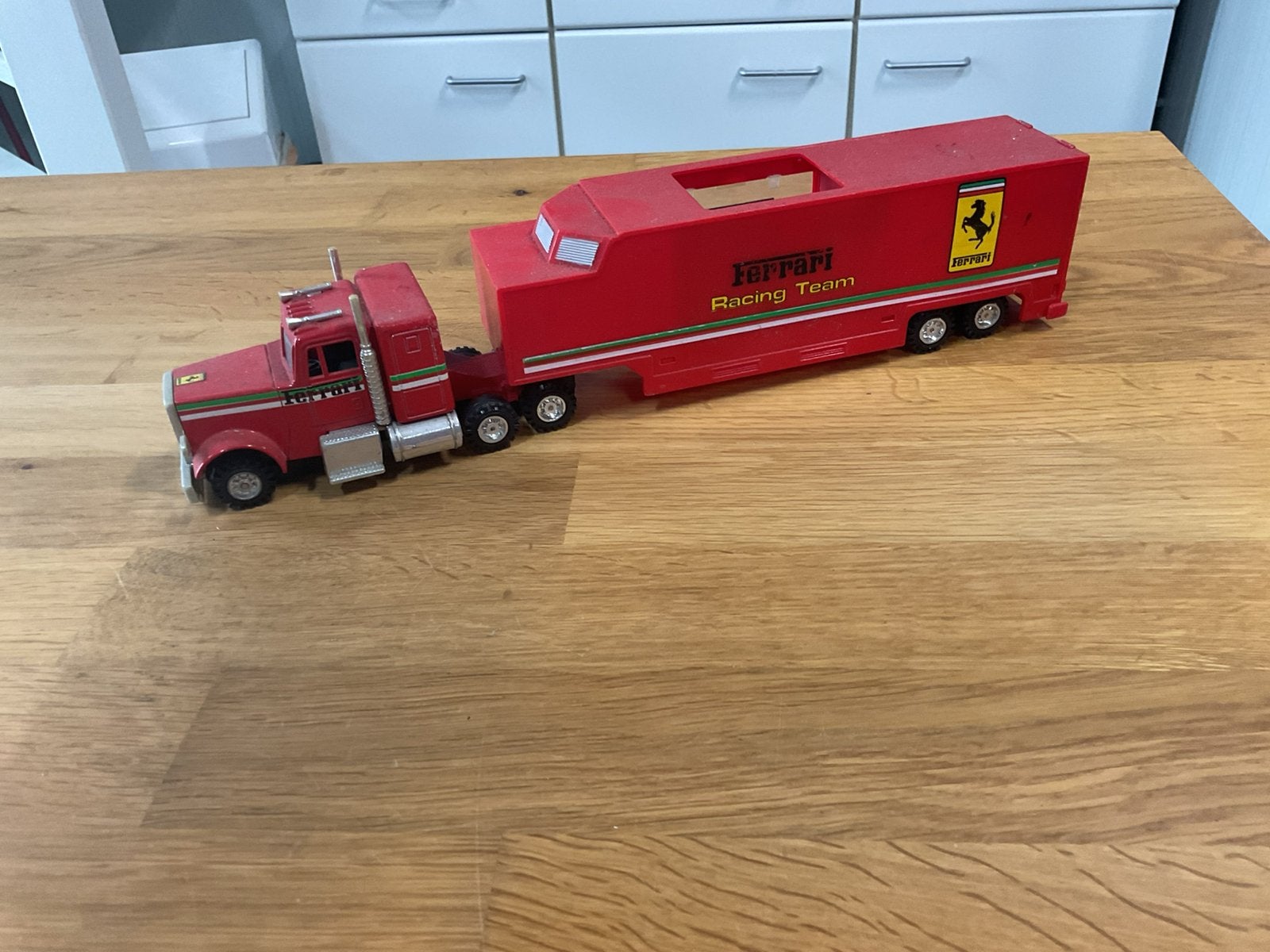 Amerikaanse truck met Ferrari oplegger zeldzaam, Ophalen, Zo goed als nieuw, Bus of Vrachtwagen