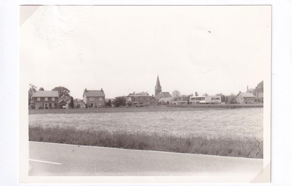 713R foto panorama Ruurlo, 1974, woningen, kerk, wit gebouw?, Ophalen of Verzenden, 1960 tot 1980, Ongelopen, Gelderland