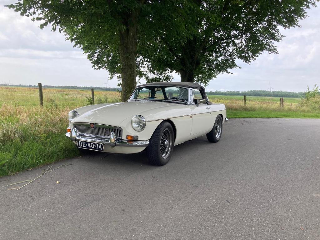 Oldtimer MG-B Tourer 1968, Auto's, Zwart, Cabriolet, Wit, Leder