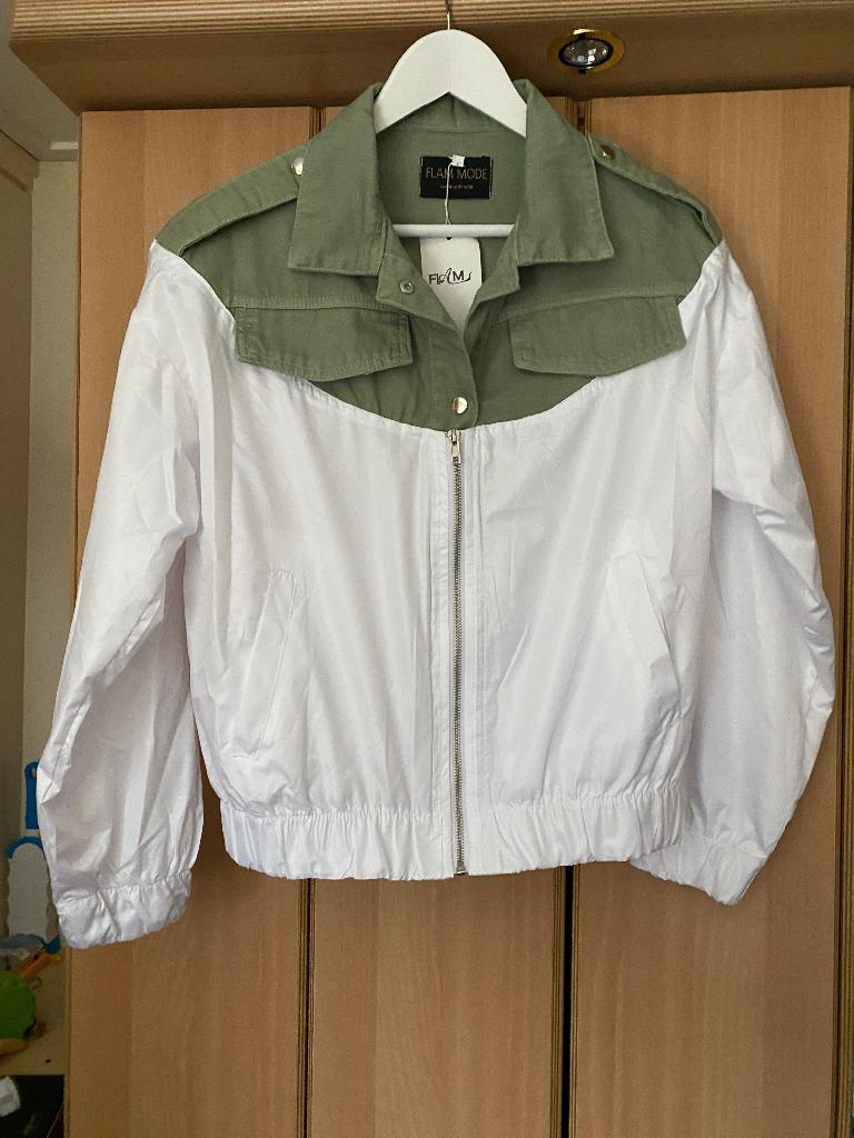 nieuw exclusief jasje wit met groen, Kleding | Dames, Maat 38/40 (M), Nieuw, Ophalen of Verzenden, Flam mode