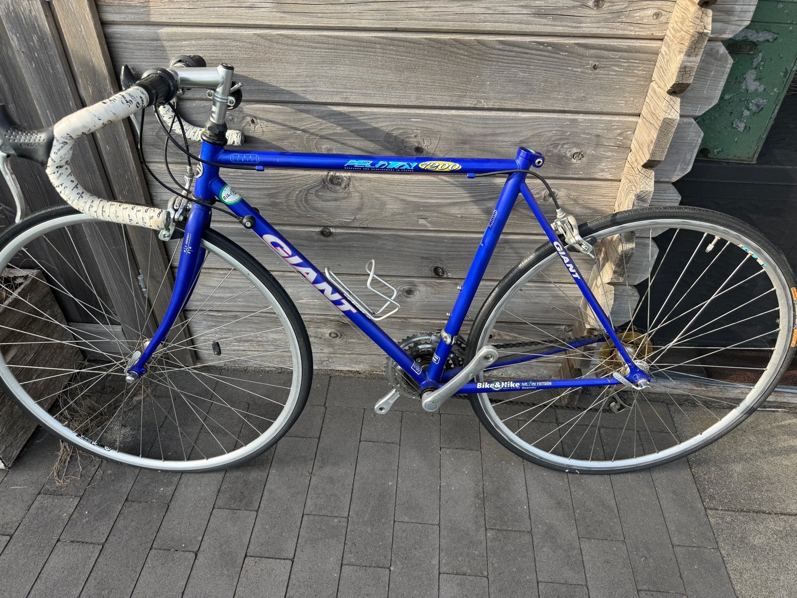 Foto 2 van Giant beginnersfiets framemaat 50 met extra wielset