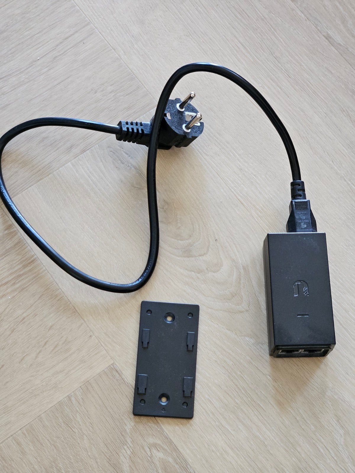 Ubiquiti PoE-24-12W-G Gigabit PoE Adapter 24V 0.5A, Ophalen of Verzenden, Zo goed als nieuw