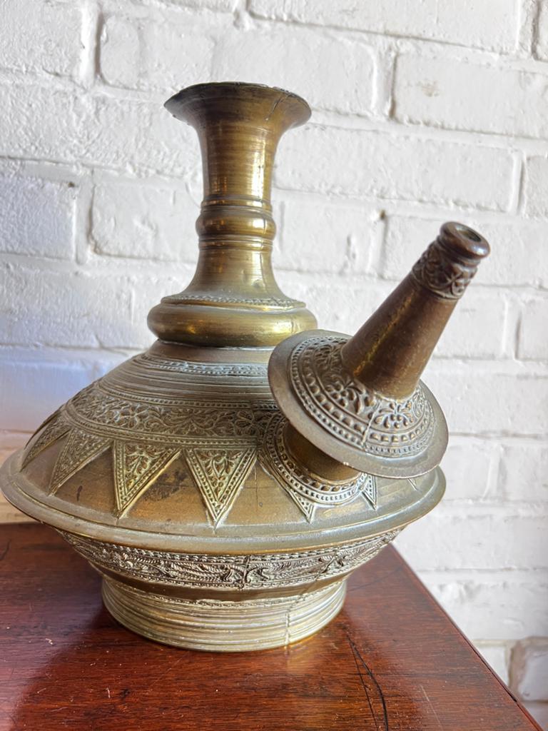 Antieke bronzen waterkan met gedetailleerde versieringen, Ophalen of Verzenden, Koper