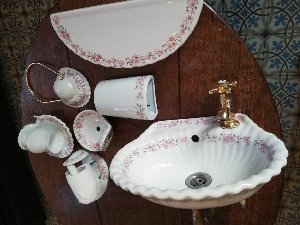 Uniek fonteintje, planchet, wcrolhouder, handdoekring, zeepb