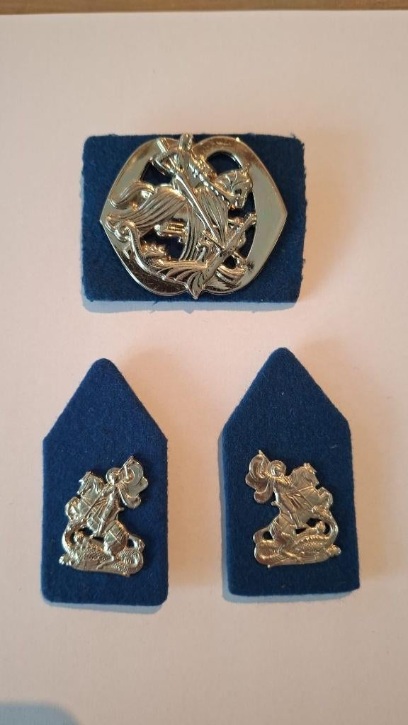 Baret emblemen & kraagspiegels 32, Verzamelen, Ophalen of Verzenden, Landmacht, Nederland, Embleem of Badge