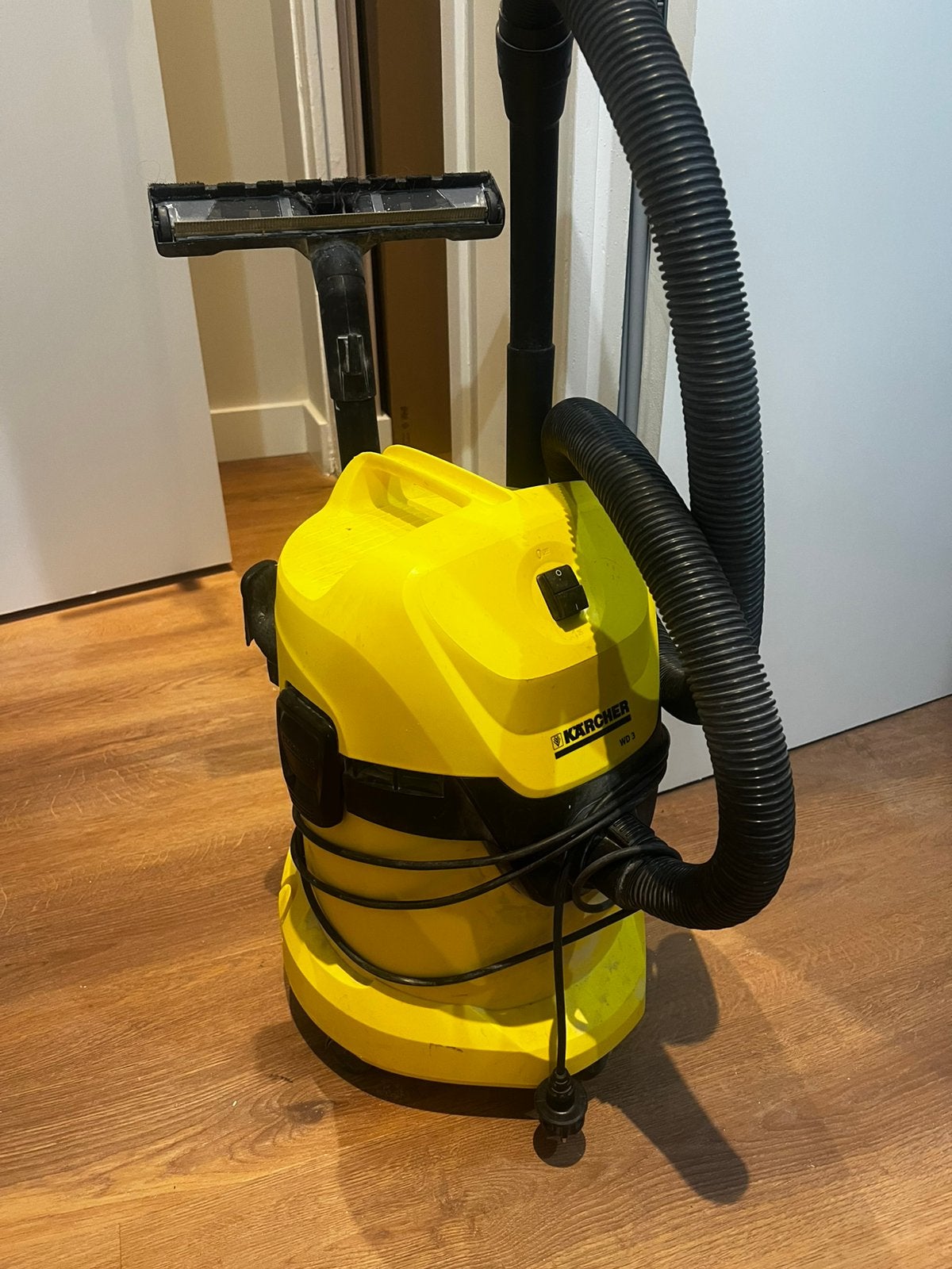 Kärcher WD3 bouwstofzuiger / waterstofzuiger, Doe-het-zelf en Verbouw, Reinigingsmachines, Ophalen, Zo goed als nieuw