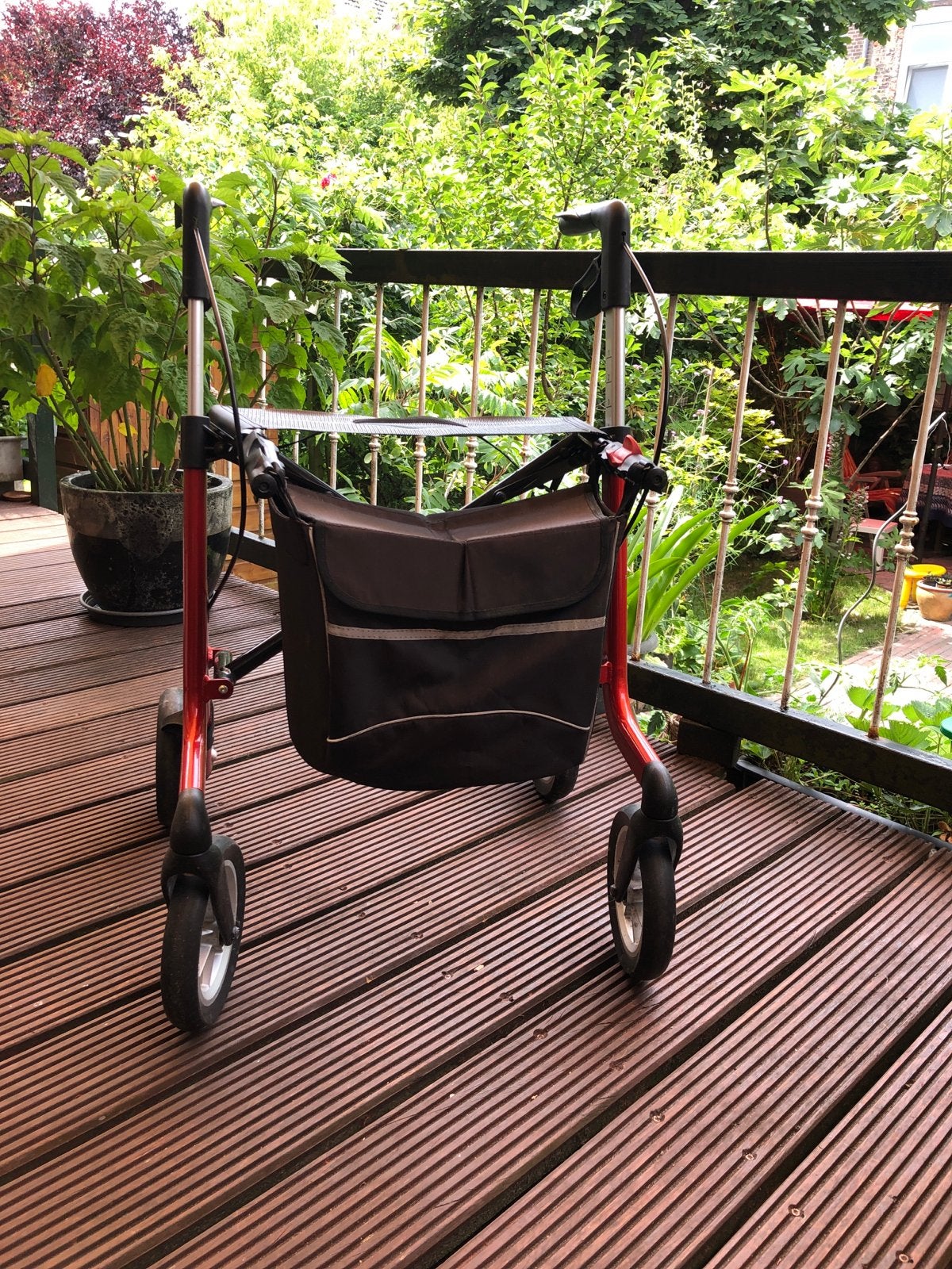 Mooie brandweerrode rollator te koop. Merk Streamer., Ophalen, Opvouwbaar, Gebruikt