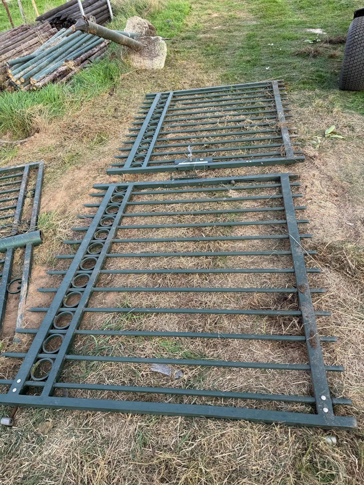 Gebruikt ijzeren sierpoort met los looppoortje, Tuin en Terras, Ophalen, Met poort, Gebruikt, Sierhekwerk
