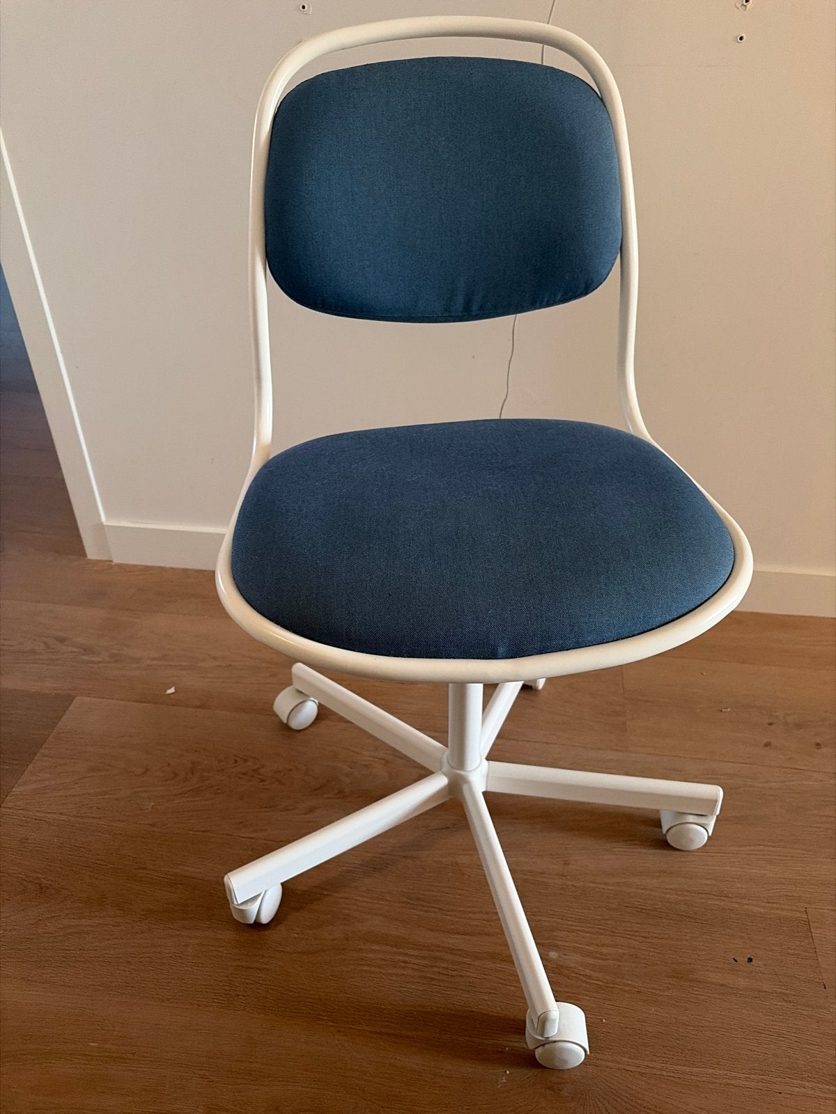 IKEA ORFJÄLL Bureaustoel - Wit/Blauw, Huis en Inrichting, Bureaustoelen, Ophalen, Gebruikt, Blauw, Bureaustoel