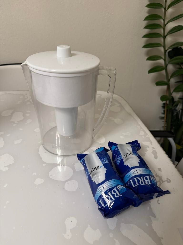 Brita waterfilterkan met 2 nieuwe filters, Ophalen, Overige typen, Kunststof, Zo goed als nieuw