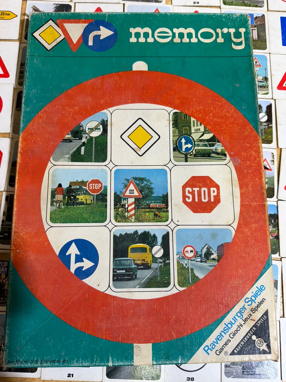 Titel: Vintage Ravensburger Verkeerstekens Memory (1971), Ophalen of Verzenden, Zo goed als nieuw
